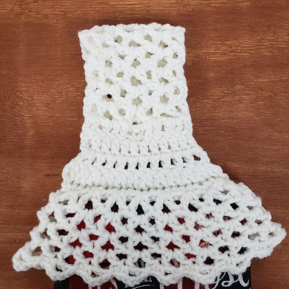 Christmas Crochet Top Hanging Kitchen Towel - Picture 4 of 4